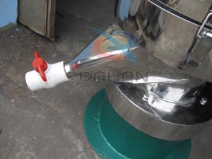 振動(dòng)過濾篩閥門控制出料口